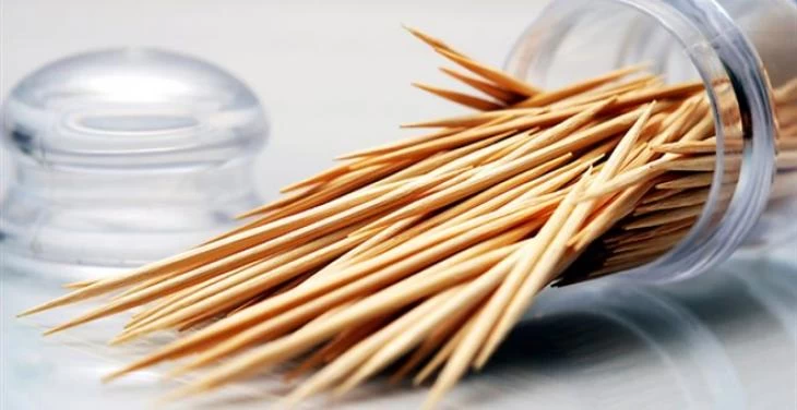 Πως κρατάτε φρέσκα φρούτα και λαχανικά με μια… οδοντογλυφίδα (βίντεο)